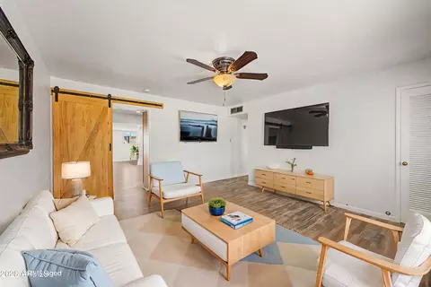 Living - 1522 W Lawrence Ln, Phoenix, AZ 85021 photo 1 of 2
