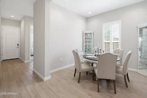 Dining - 2120 E Park View Ln, Phoenix, AZ 85024 photo 2 of 3