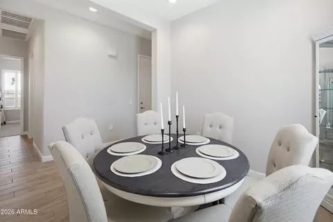 Dining - 2120 E Park View Ln, Phoenix, AZ 85024 photo 3 of 3
