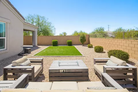Exterior - 2120 E Park View Ln, Phoenix, AZ 85024 photo 5 of 8