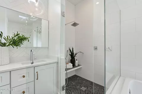 Bath - 215 S Parkcrest St, Gilbert, AZ 85296 photo 3 of 5