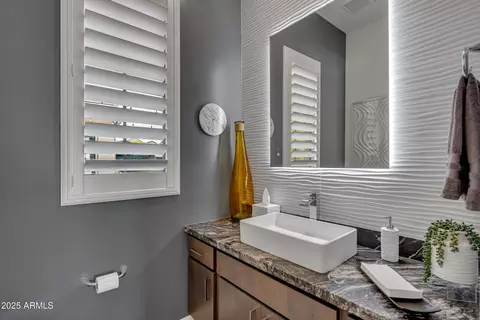 Bath - 2652 E Pelican Ct, Gilbert, AZ 85297 photo 6 of 6