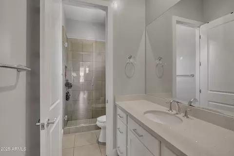Bath - 2652 E Pelican Ct, Gilbert, AZ 85297 photo 4 of 6