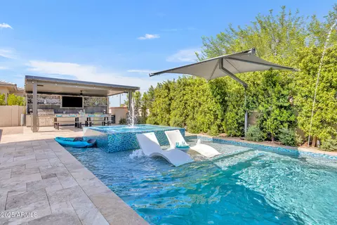 Exterior - 2652 E Pelican Ct, Gilbert, AZ 85297 photo 4 of 11