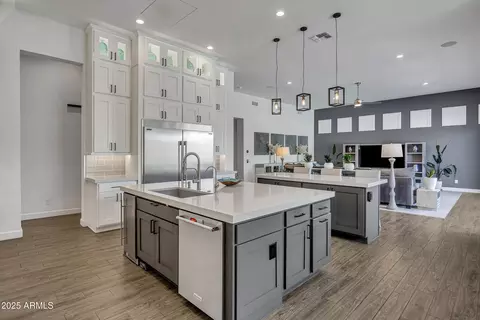 Kitchen - 2652 E Pelican Ct, Gilbert, AZ 85297 photo 7 of 10