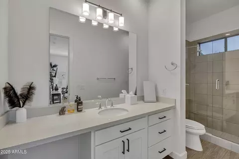 Bath - 2652 E Pelican Ct, Gilbert, AZ 85297 photo 5 of 6