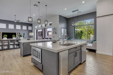Kitchen - 2652 E Pelican Ct, Gilbert, AZ 85297 photo 5 of 10