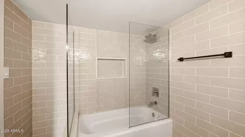 Bath - 4240 E Desert Cactus St, Phoenix, AZ 85032 photo 4 of 6