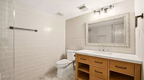 Bath - 4240 E Desert Cactus St, Phoenix, AZ 85032 photo 3 of 6