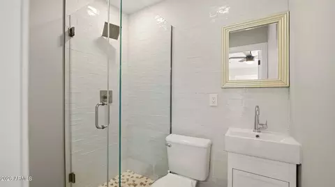 Bath - 4240 E Desert Cactus St, Phoenix, AZ 85032 photo 5 of 6