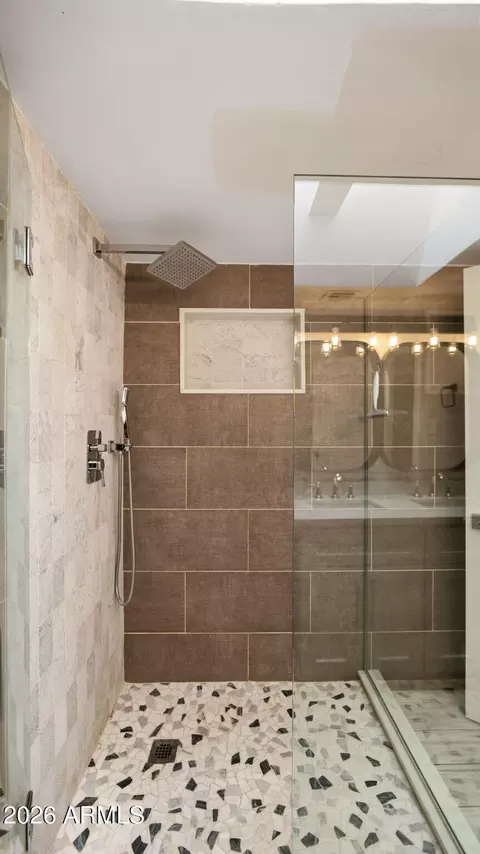 Bath - 4240 E Desert Cactus St, Phoenix, AZ 85032 photo 2 of 6