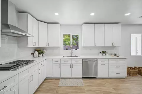 Kitchen - 315 Encanto Dr, Tempe, AZ 85281 photo 4 of 4