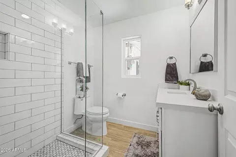 Bath - 315 Encanto Dr, Tempe, AZ 85281 photo 1 of 2