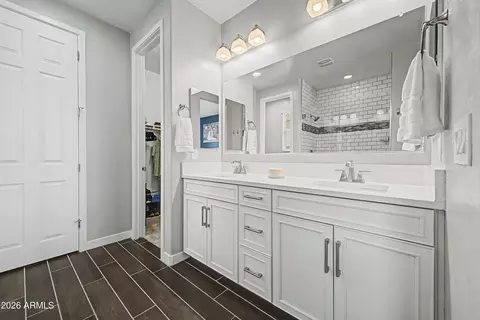 Bath - 725 E Liberty Ln, Gilbert, AZ 85296 photo 1 of 3