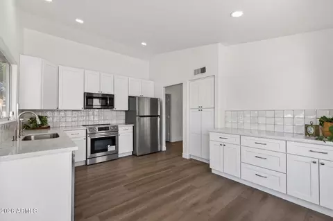 Kitchen - 4705 E Desert Wind Dr, Phoenix, AZ 85044 photo 1 of 3