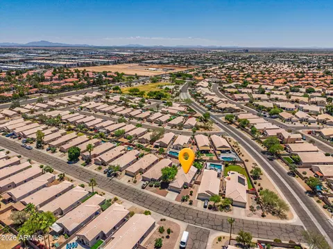 View/Area - 4705 E Desert Wind Dr, Phoenix, AZ 85044 photo 3 of 9