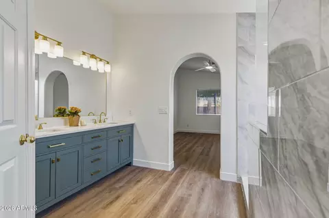 Bath - 4705 E Desert Wind Dr, Phoenix, AZ 85044 photo 2 of 6