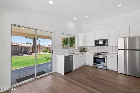 Kitchen - 4705 E Desert Wind Dr, Phoenix, AZ 85044 photo 2 of 3