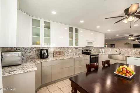 Kitchen - 2 E Muriel Dr, Phoenix, AZ 85022 photo 3 of 4