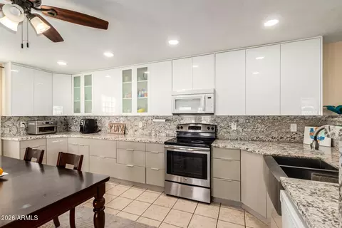 Kitchen - 2 E Muriel Dr, Phoenix, AZ 85022 photo 2 of 4
