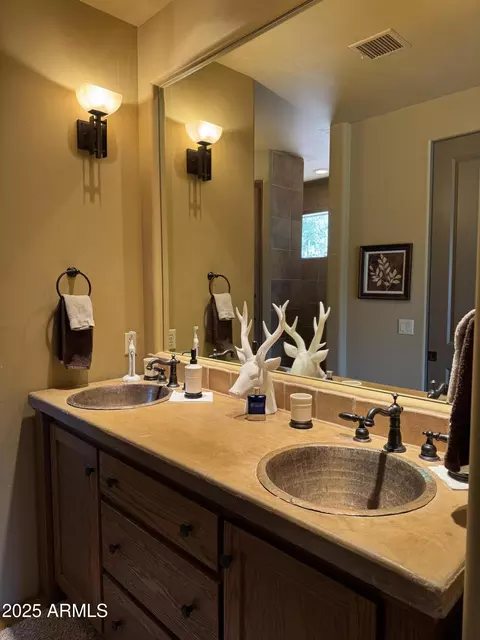 Bath - 6682 W Windsong Ln, Pine, AZ 85544 photo 2 of 5