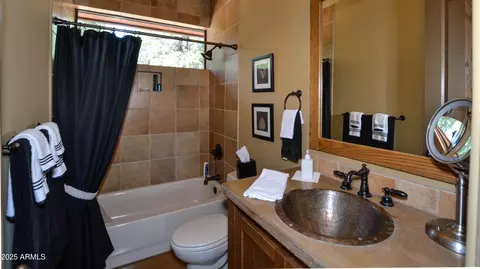 Bath - 6682 W Windsong Ln, Pine, AZ 85544 photo 5 of 5
