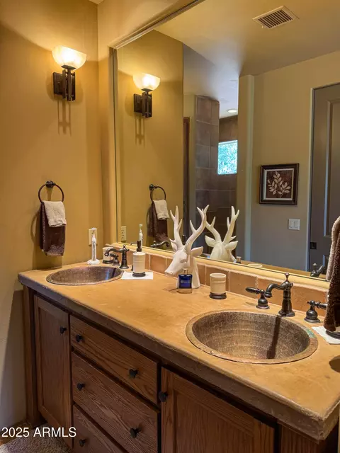 Bath - 6682 W Windsong Ln, Pine, AZ 85544 photo 4 of 5