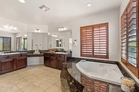 Bath - 3660 E Maffeo Rd, Phoenix, AZ 85050 photo 2 of 7
