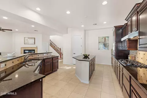 Kitchen - 3660 E Maffeo Rd, Phoenix, AZ 85050 photo 4 of 11