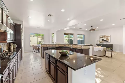 Kitchen - 3660 E Maffeo Rd, Phoenix, AZ 85050 photo 6 of 11