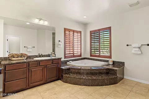Bath - 3660 E Maffeo Rd, Phoenix, AZ 85050 photo 3 of 7