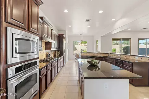 Kitchen - 3660 E Maffeo Rd, Phoenix, AZ 85050 photo 5 of 11
