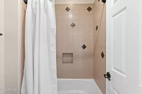 Bath - 3660 E Maffeo Rd, Phoenix, AZ 85050 photo 6 of 7