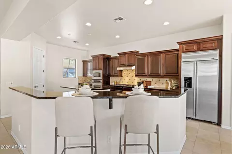 Kitchen - 3660 E Maffeo Rd, Phoenix, AZ 85050 photo 8 of 11