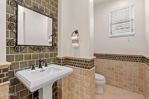 Bath - 3660 E Maffeo Rd, Phoenix, AZ 85050 photo 1 of 7
