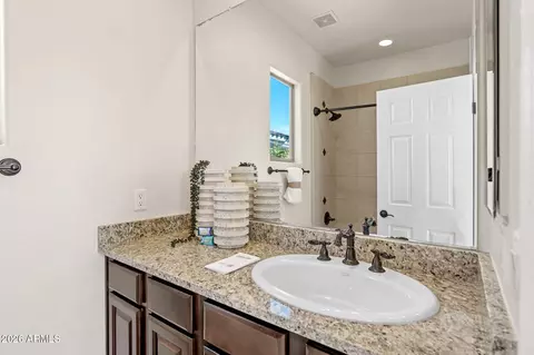 Bath - 3660 E Maffeo Rd, Phoenix, AZ 85050 photo 5 of 7