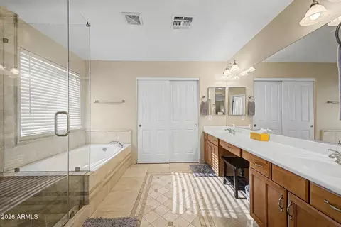 Bath - 4490 E Marshall Ave, Gilbert, AZ 85297 photo 3 of 5