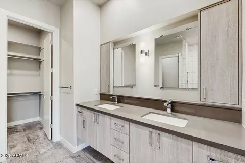 Bath - 2645 E Osborn Rd #3, Phoenix, AZ 85016 photo 1 of 3
