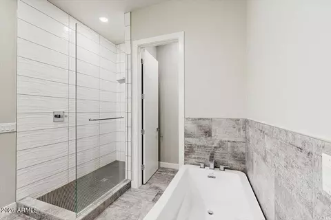 Bath - 2645 E Osborn Rd #3, Phoenix, AZ 85016 photo 2 of 3