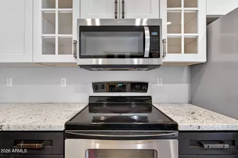 Kitchen - 963 S Colonial Dr, Gilbert, AZ 85296 photo 4 of 5