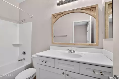 Bath - 963 S Colonial Dr, Gilbert, AZ 85296 photo 1 of 2