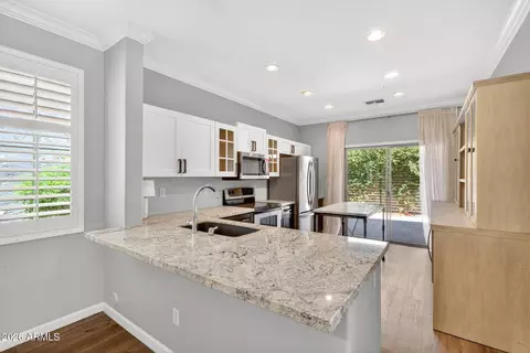 Kitchen - 963 S Colonial Dr, Gilbert, AZ 85296 photo 1 of 5