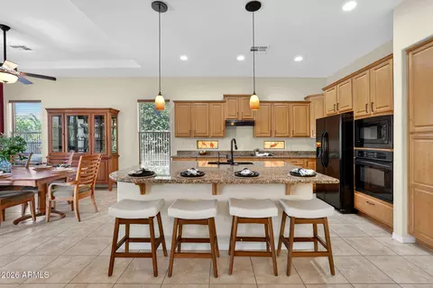 Kitchen - 4744 E Carob Dr, Gilbert, AZ 85298 photo 4 of 5