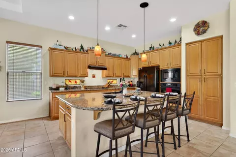 Kitchen - 4744 E Carob Dr, Gilbert, AZ 85298 photo 2 of 9