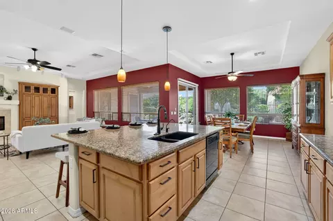 Kitchen - 4744 E Carob Dr, Gilbert, AZ 85298 photo 5 of 9