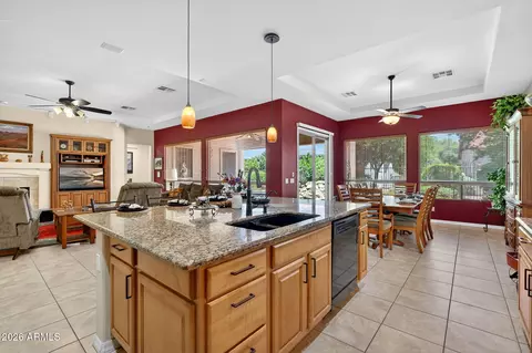 Kitchen - 4744 E Carob Dr, Gilbert, AZ 85298 photo 4 of 9