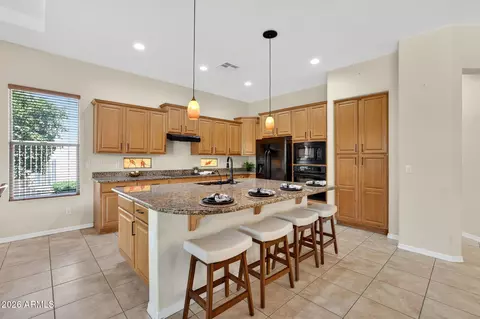 Kitchen - 4744 E Carob Dr, Gilbert, AZ 85298 photo 7 of 9