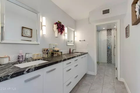 Bath - 8219 N 3rd Ave, Phoenix, AZ 85021 photo 1 of 3