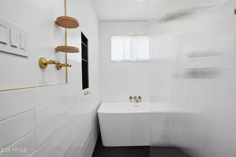 Bath - 6128 N 16th Pl, Phoenix, AZ 85016 photo 2 of 4