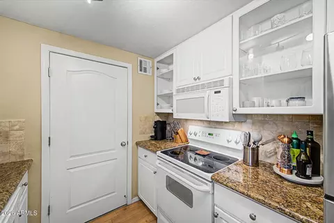Kitchen - 1701 E Colter St #490, Phoenix, AZ 85016 photo 2 of 3